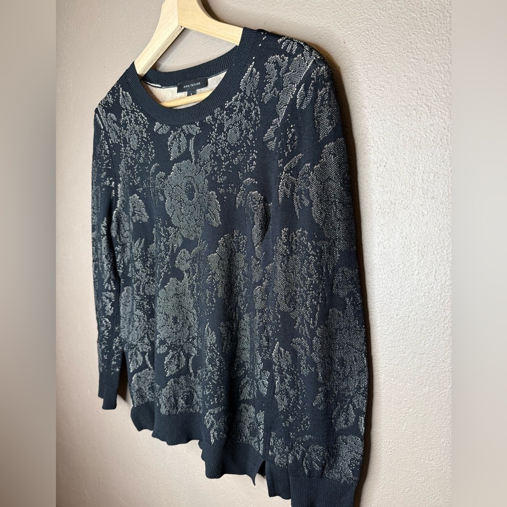 Ann Taylor Black and Cream Floral Patterned Crew Neck Sweater Size Medium Boho - Picture 8 of 16